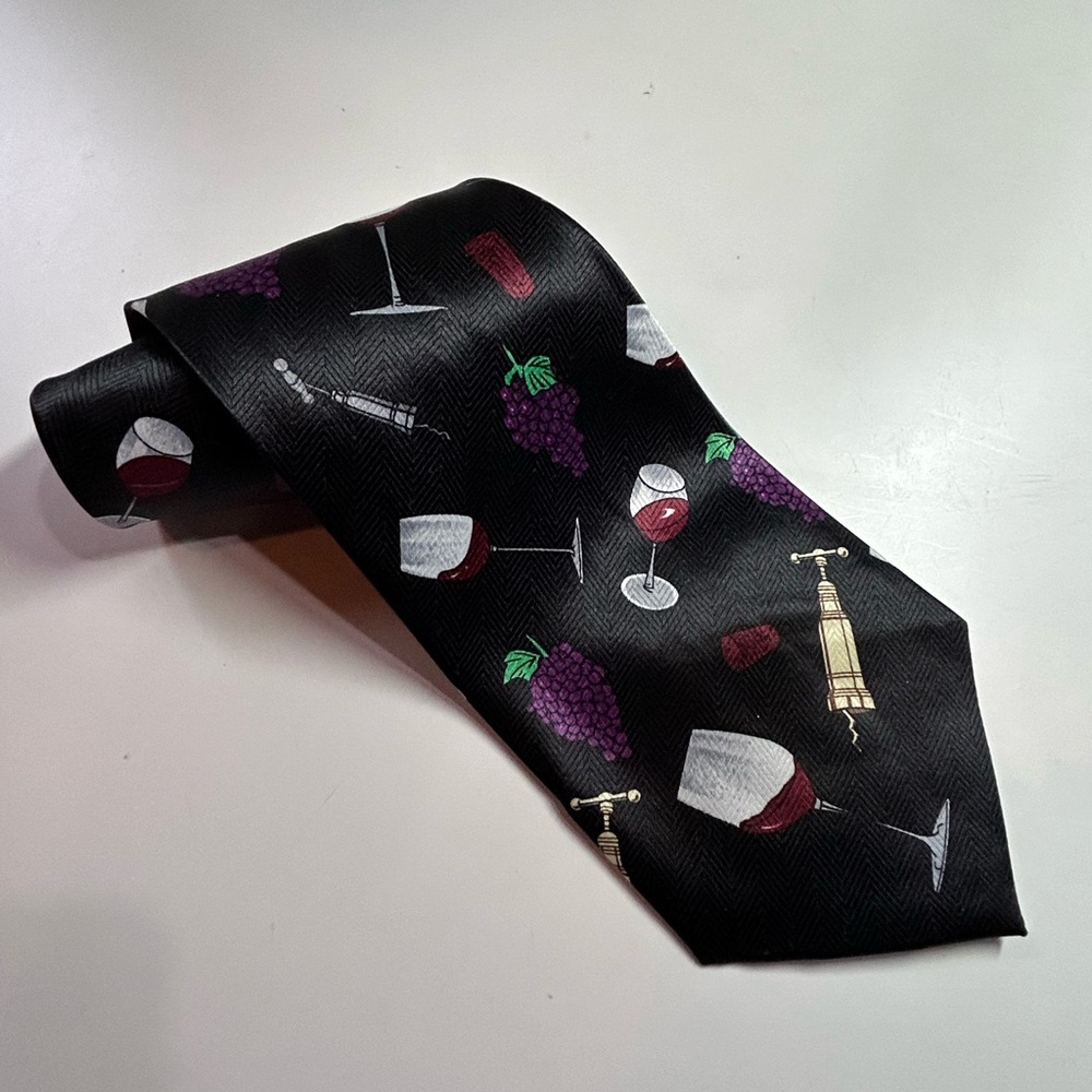NWOT Vintage Keystone necktie - wine theme.